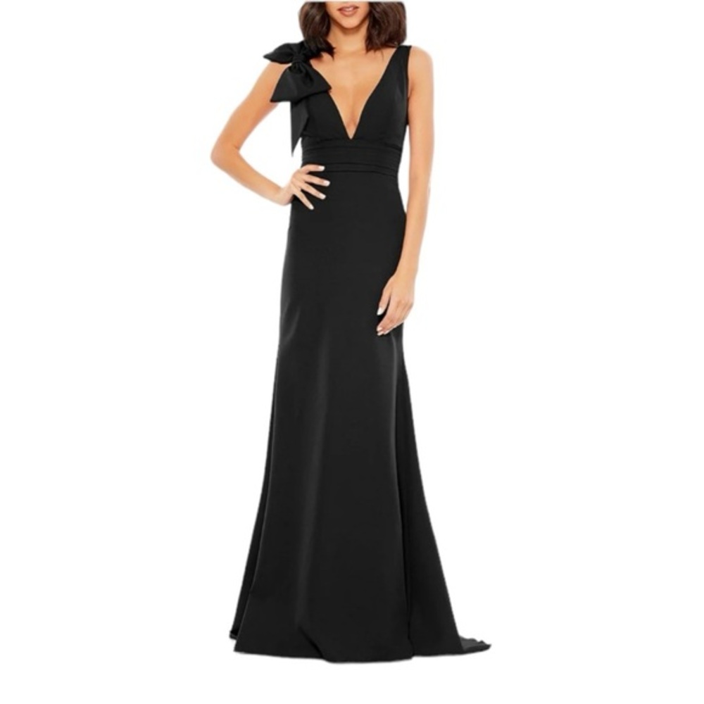 MacDuggal Black Plunge V-Neck Bow Shoulder Mermaid Gown Size 8 Style 49454